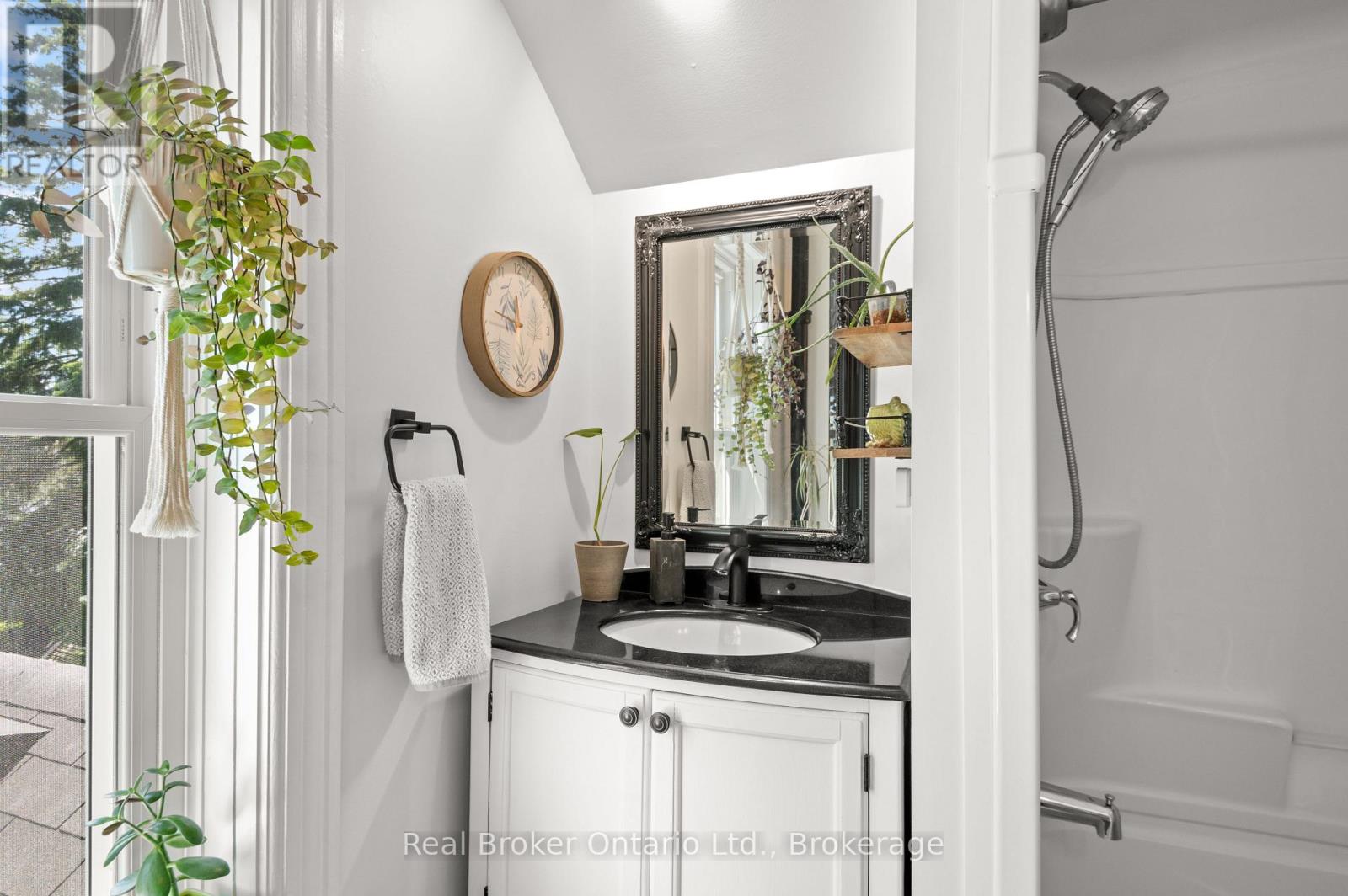677 GARAFRAXA STREET N - Image 13