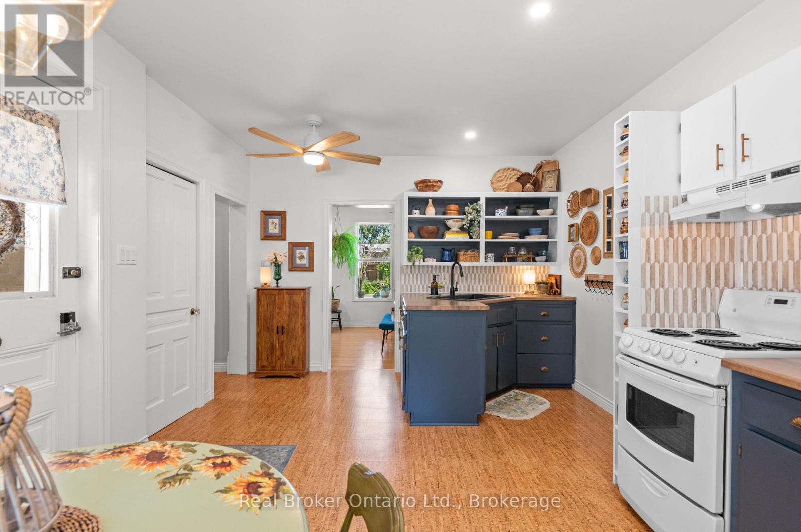 677 GARAFRAXA STREET N - 4