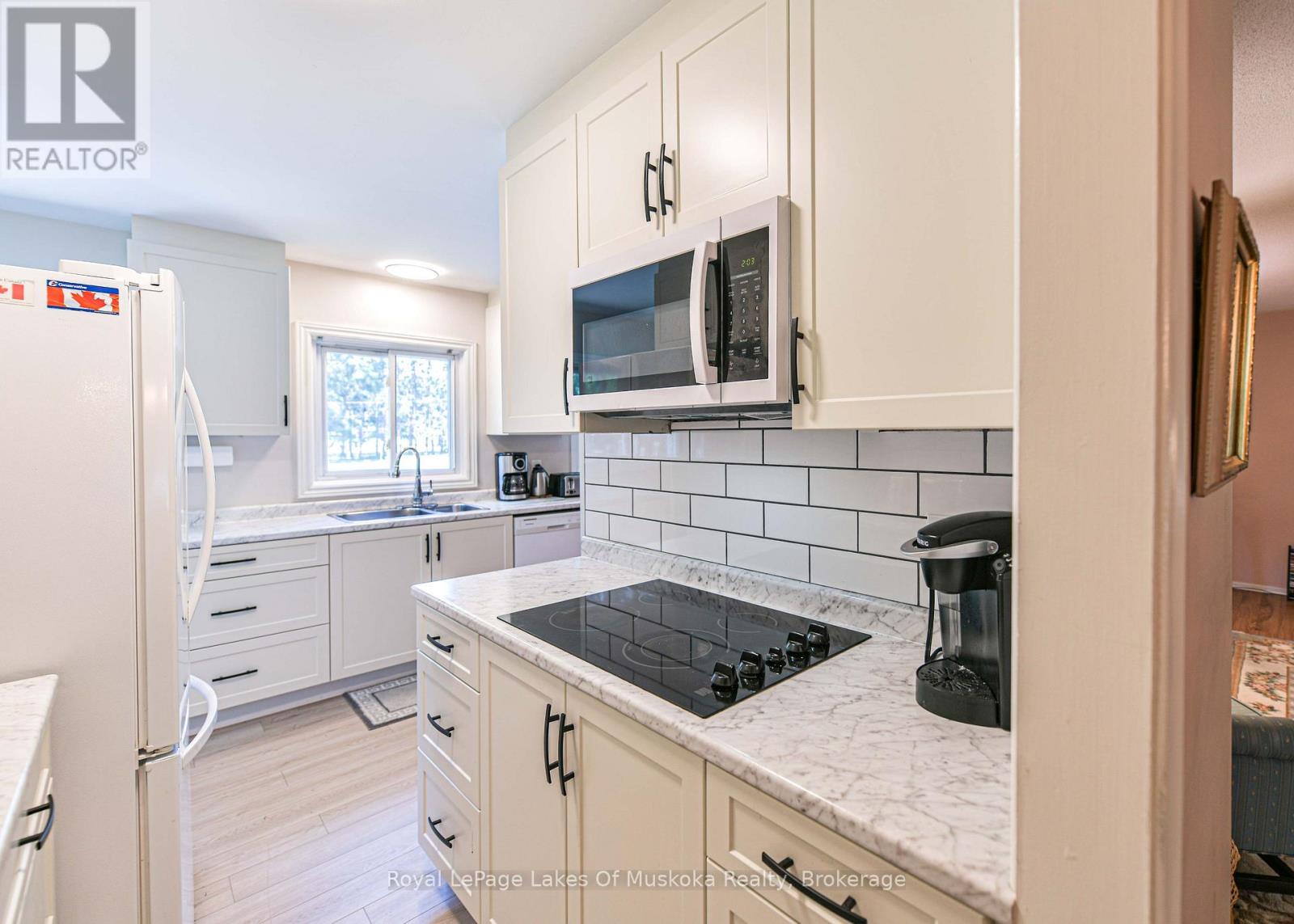 180 LOFTY PINES CRESCENT - 41