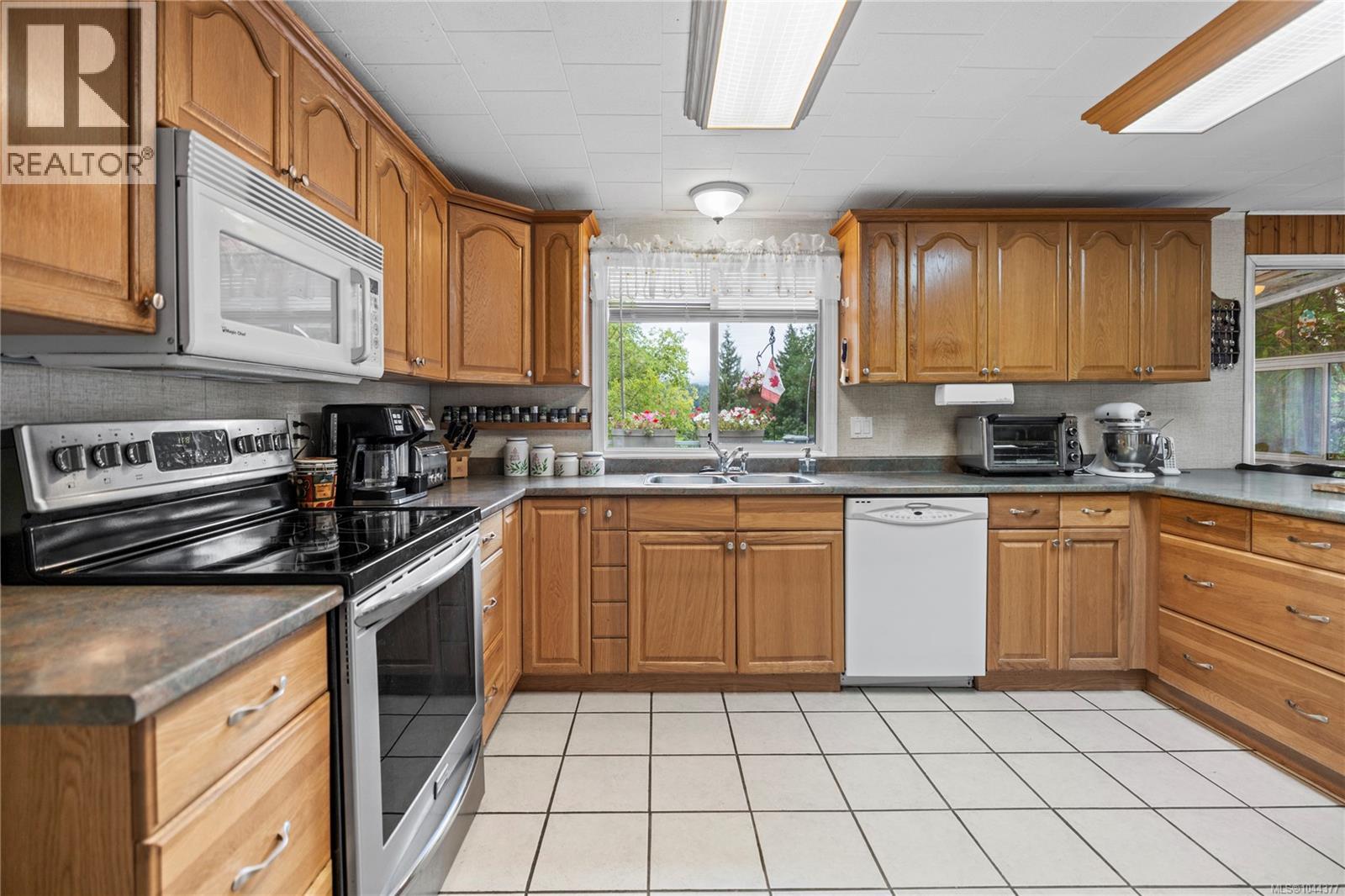 2365 Collins Cres, Nanoose Bay — photo 3