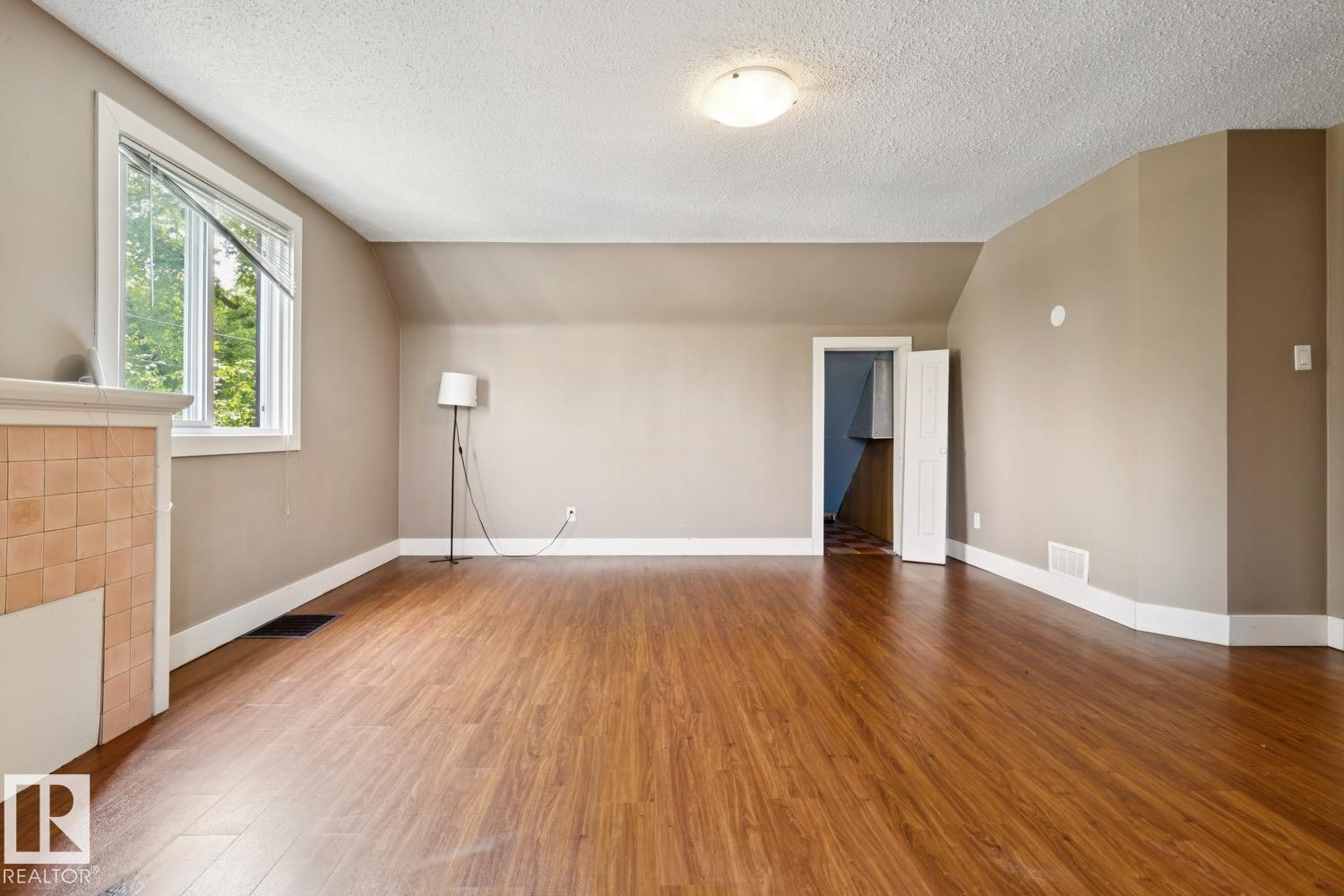 11603 SASKATCHEWAN DR NW - Image 22