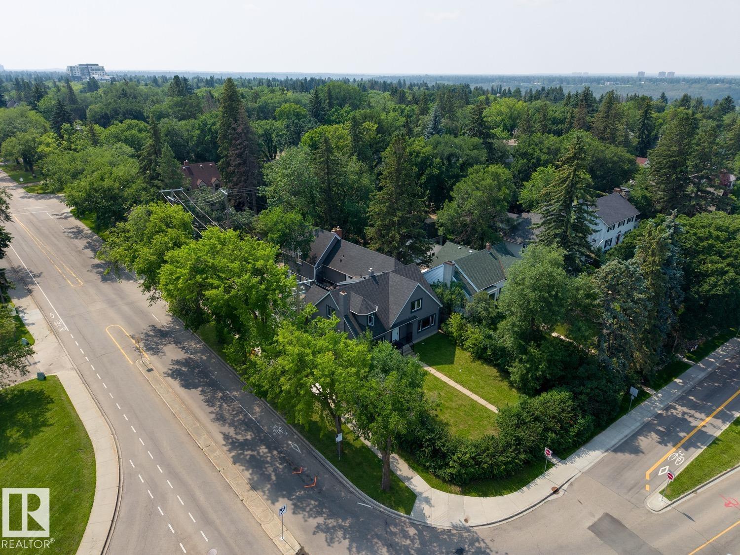 11603 SASKATCHEWAN DR NW, Windsor Park (Edmonton), Edmonton photo 3