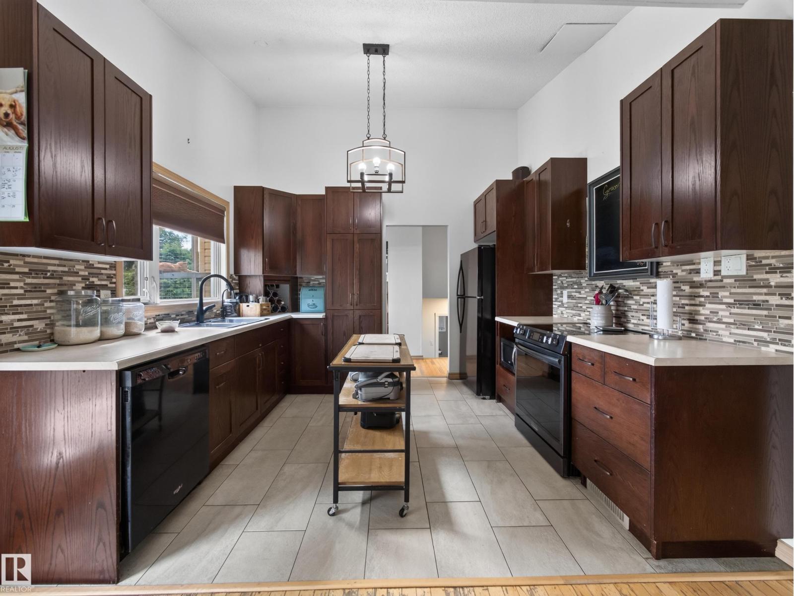 154 PINE ST - Image 17