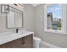 Bedroom 4 - Upper - 933 7th Line, Innisfil, ON L9S4G1 Photo 9
