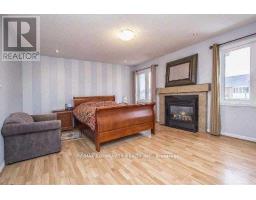 Family room - Main Floor - 11 Horsetail Street, Markham, ON L6B1K3 Photo 6