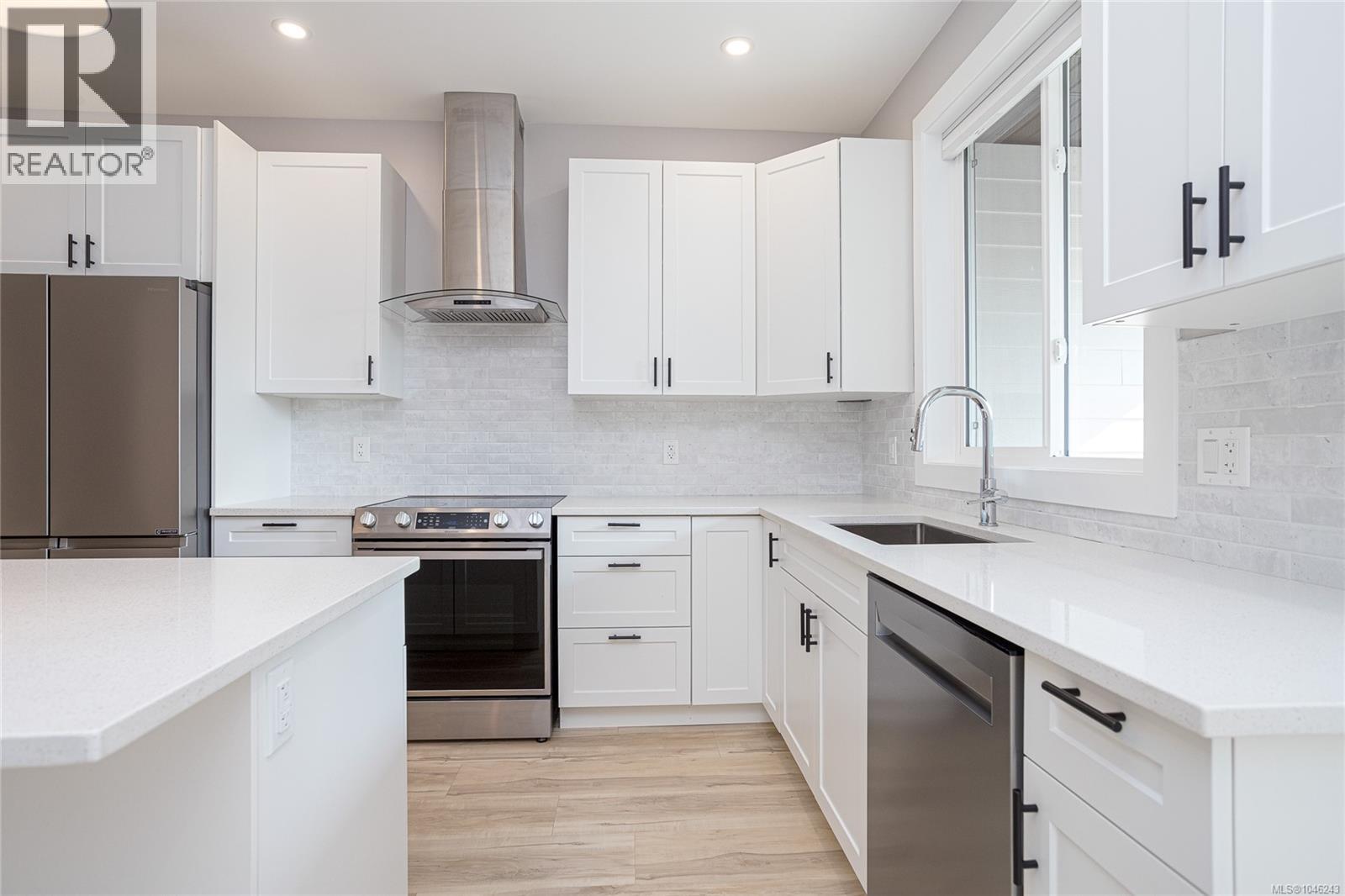 213 MacDonald Rd - Image 12