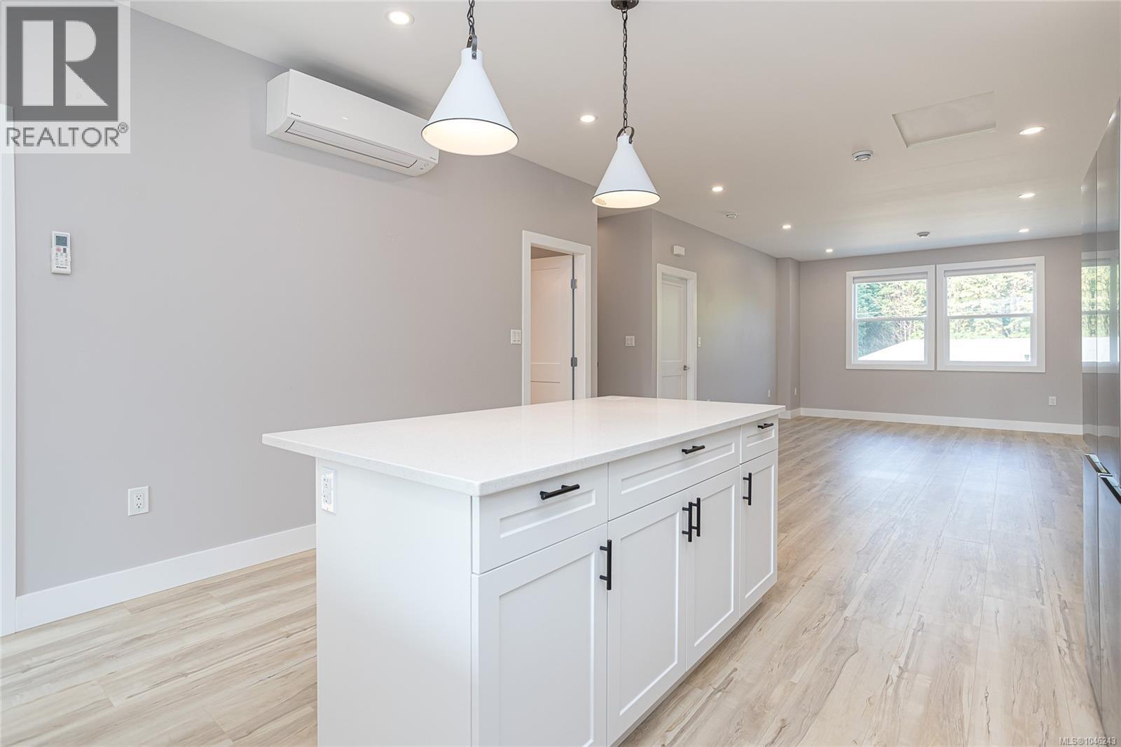 213 MacDonald Rd - 14