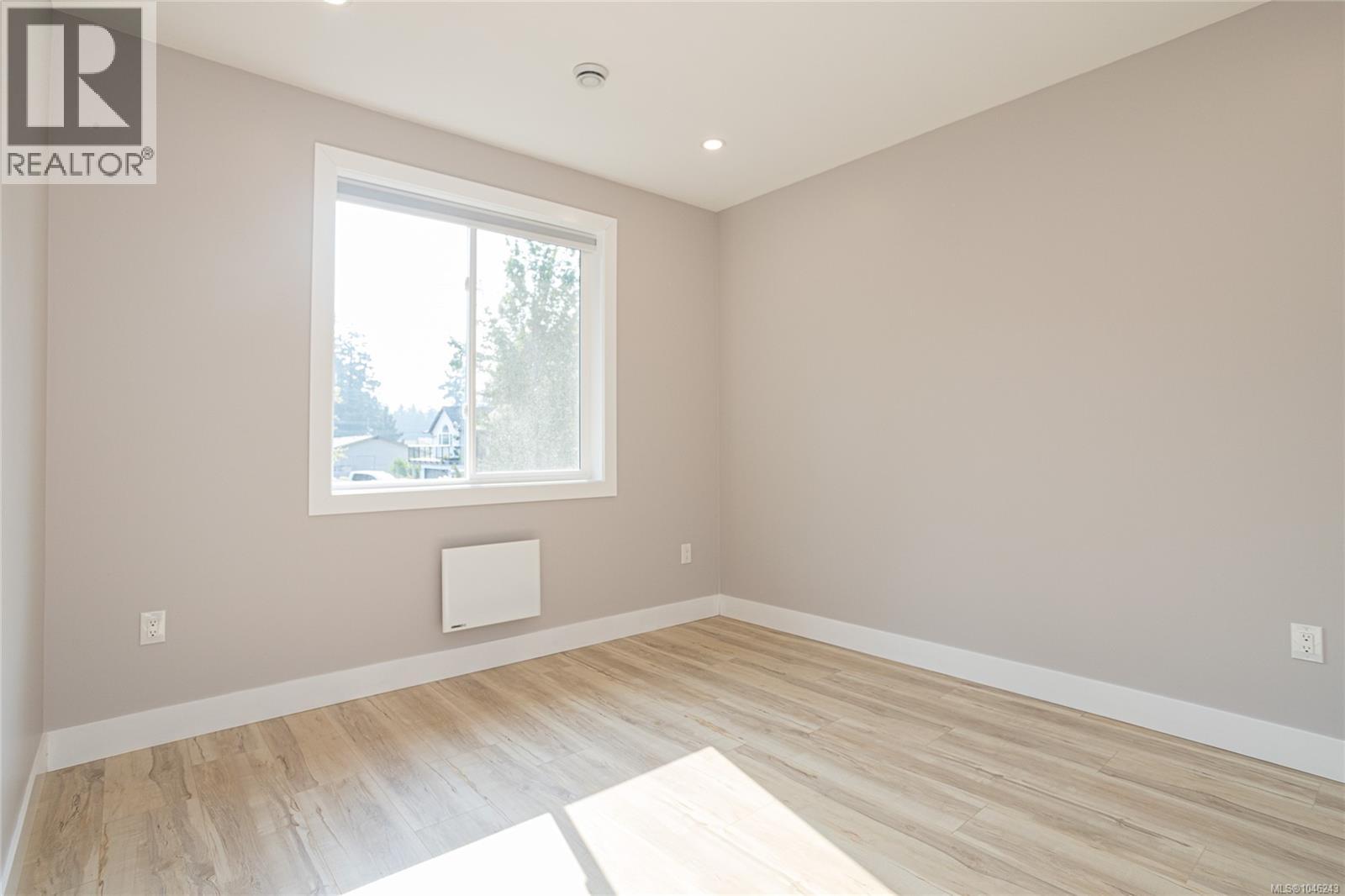213 MacDonald Rd - 16