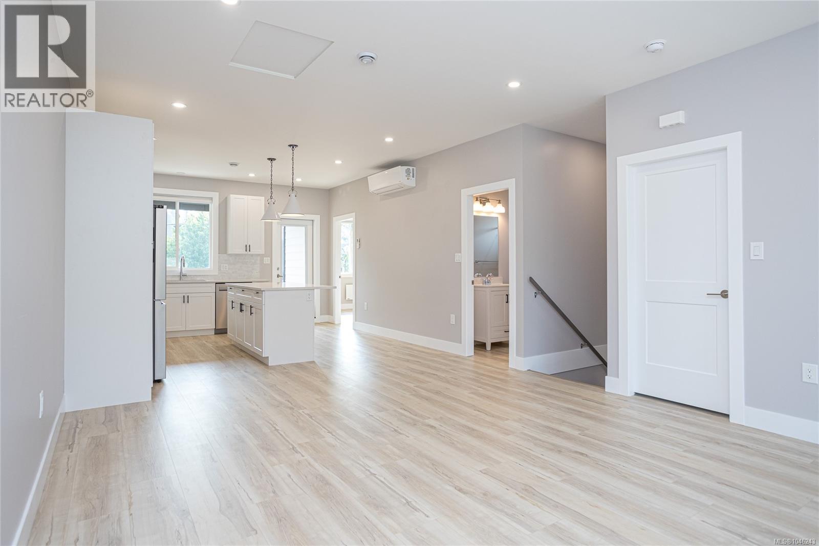 213 MacDonald Rd - 10
