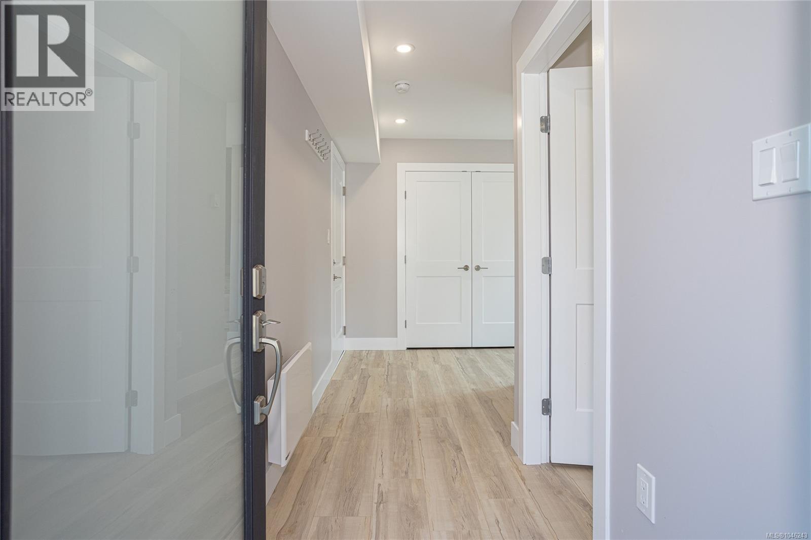 213 MacDonald Rd - 3