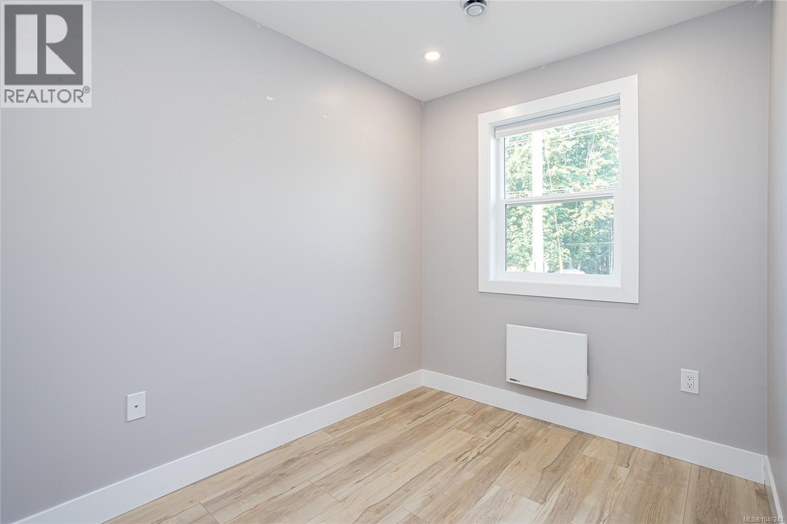213 MacDonald Rd - 5