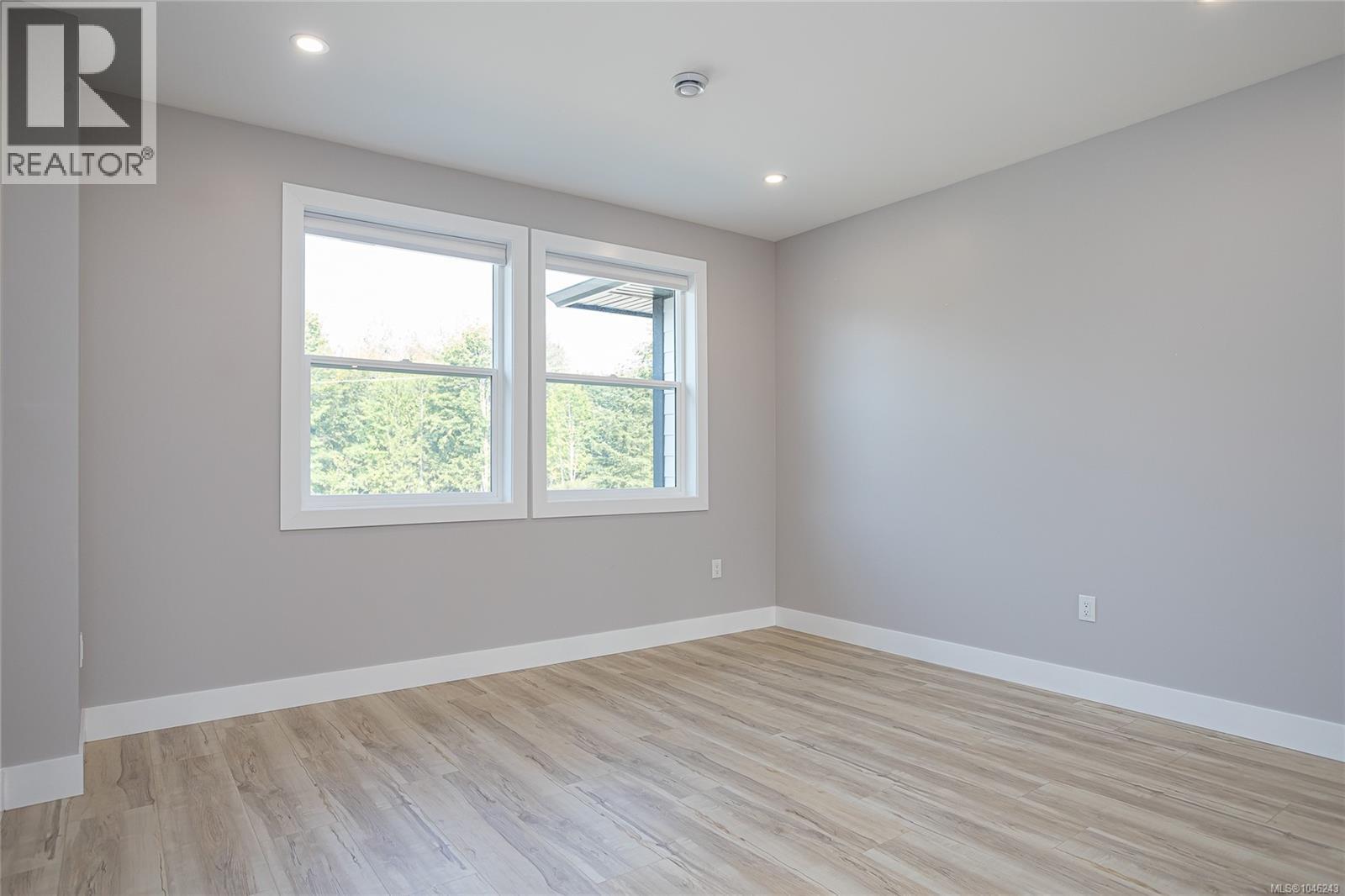 213 MacDonald Rd - Image 8