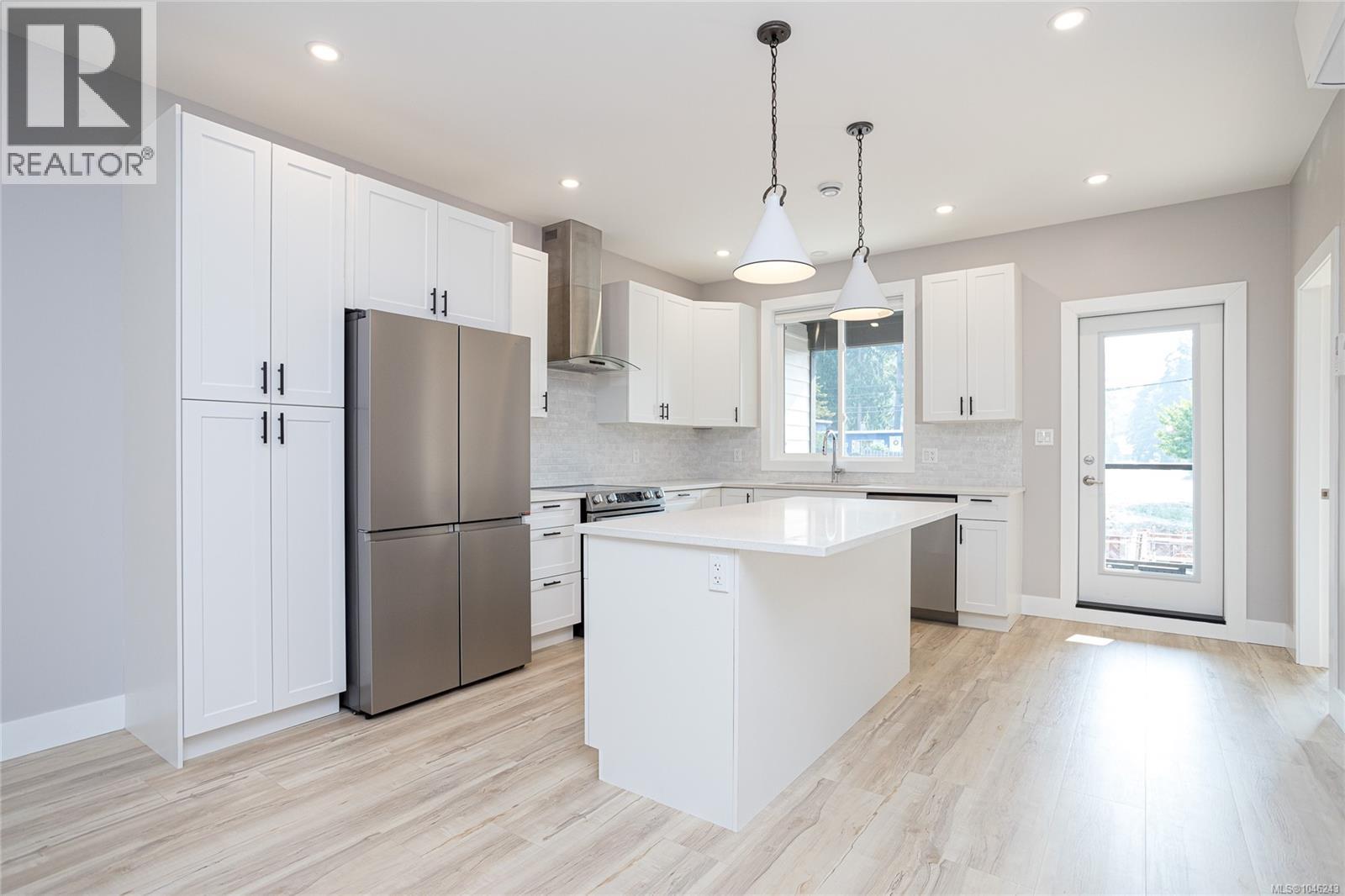 213 MacDonald Rd - 11