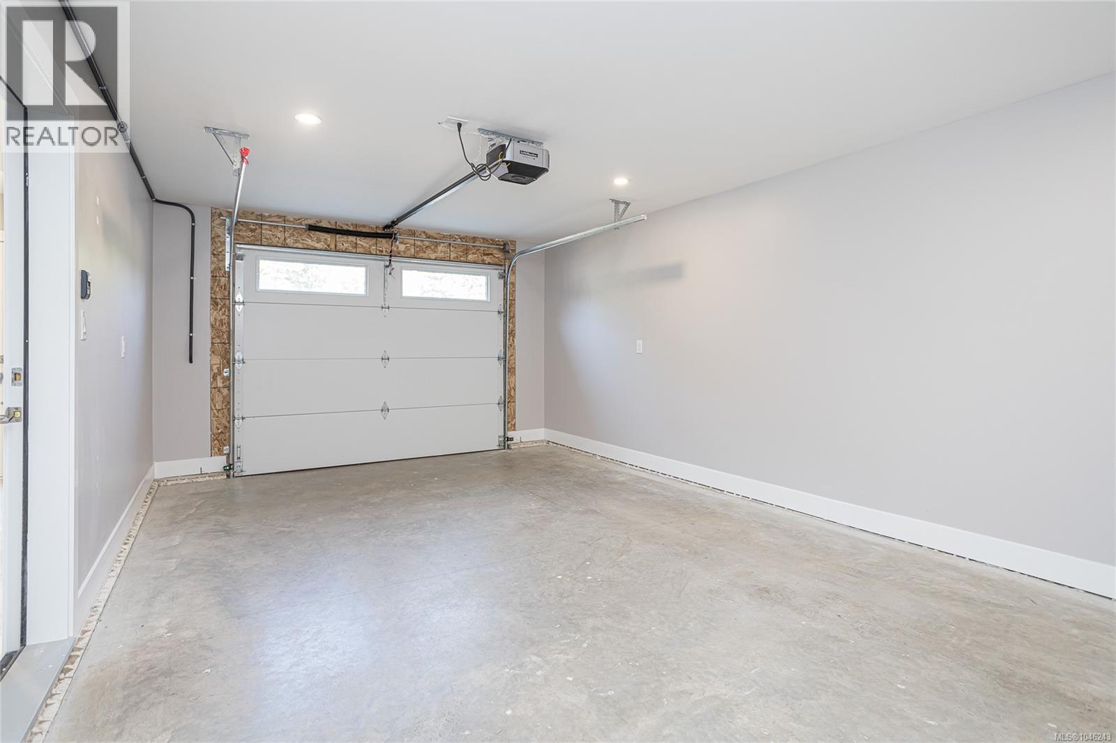 213 MacDonald Rd - 7