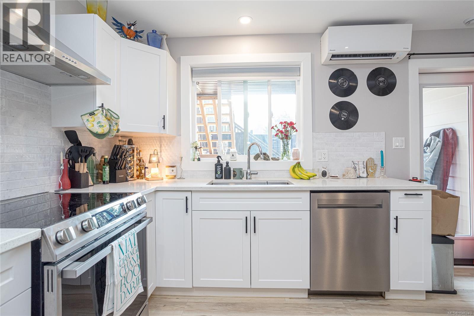 213 MacDonald Rd - 26