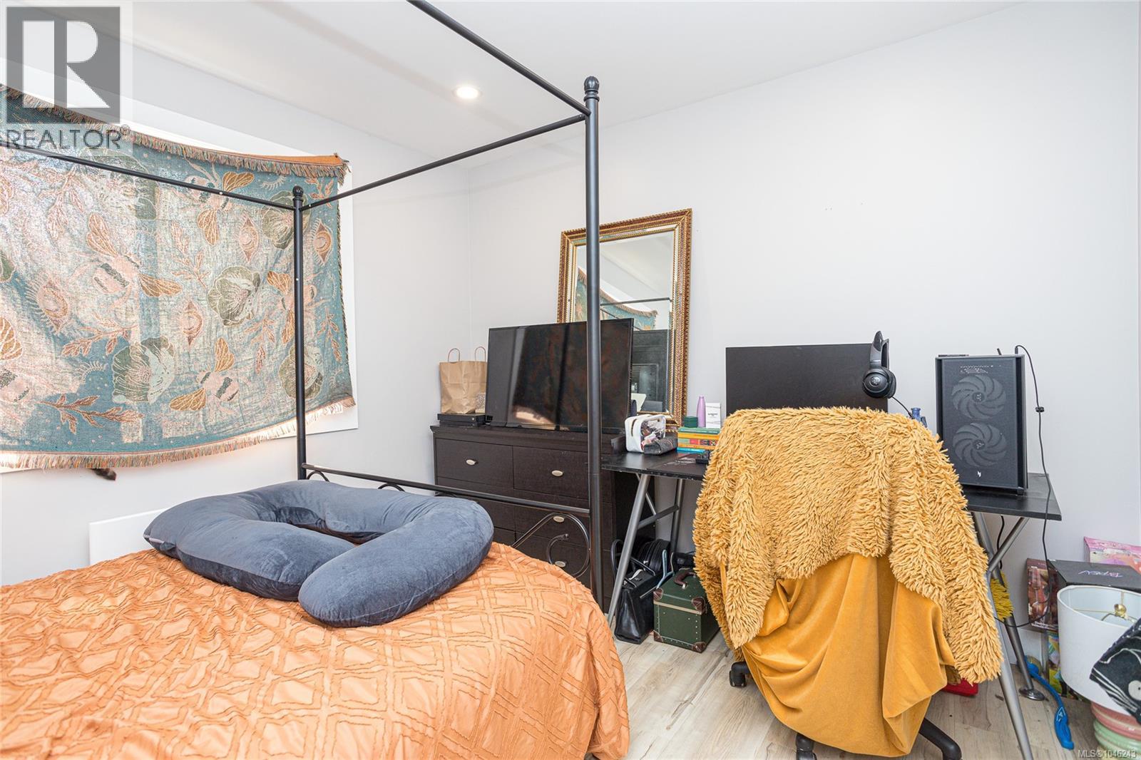 213 MacDonald Rd - 28