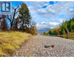 2338 Kettle River Drive, Grand Forks, BC V0H1H0 Photo 11