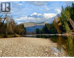 2338 Kettle River Drive, Grand Forks, BC V0H1H0 Photo 15