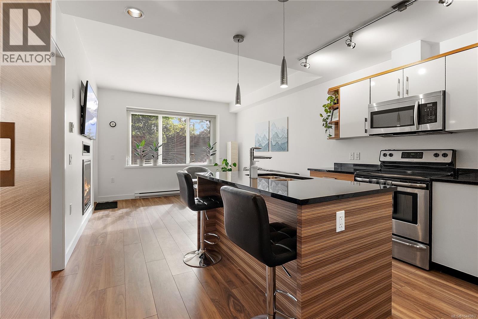 #102 4030 Borden St - 12