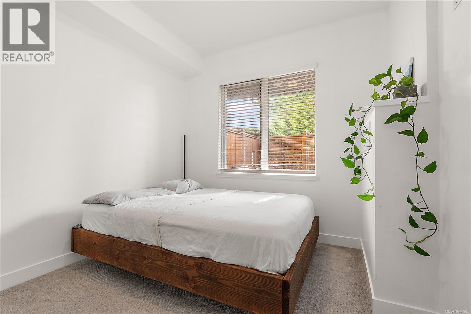 102 4030 Borden Street, Saanich