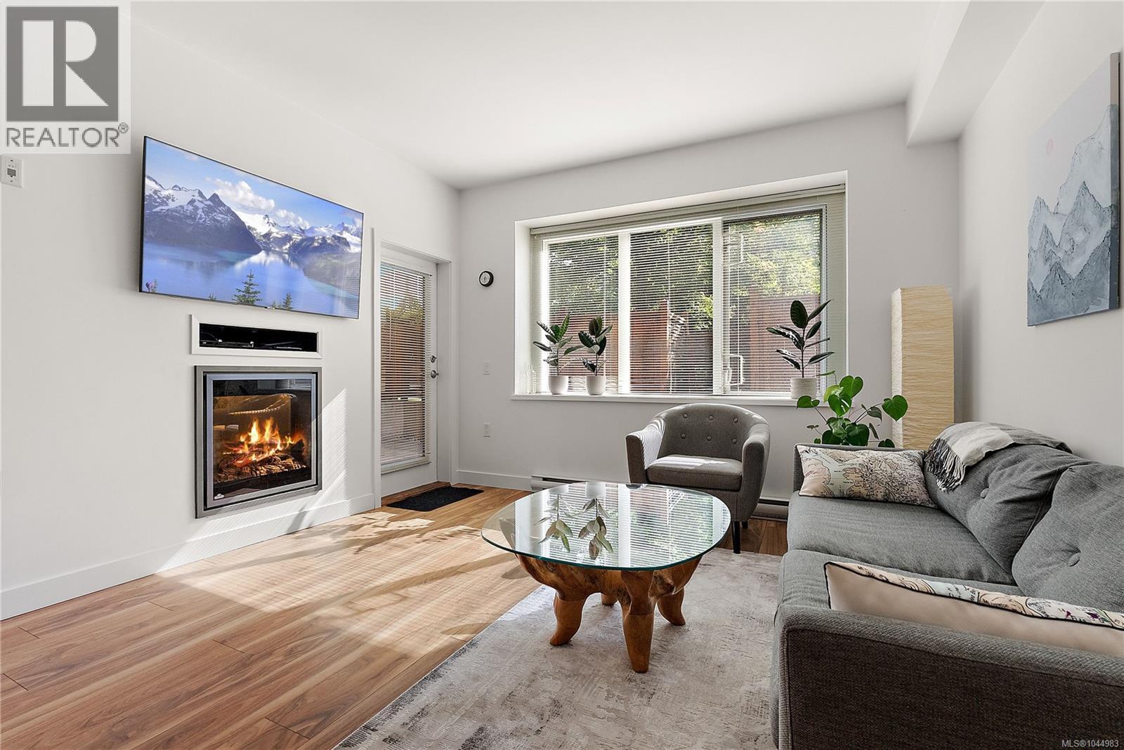 102 4030 Borden Street, Saanich
