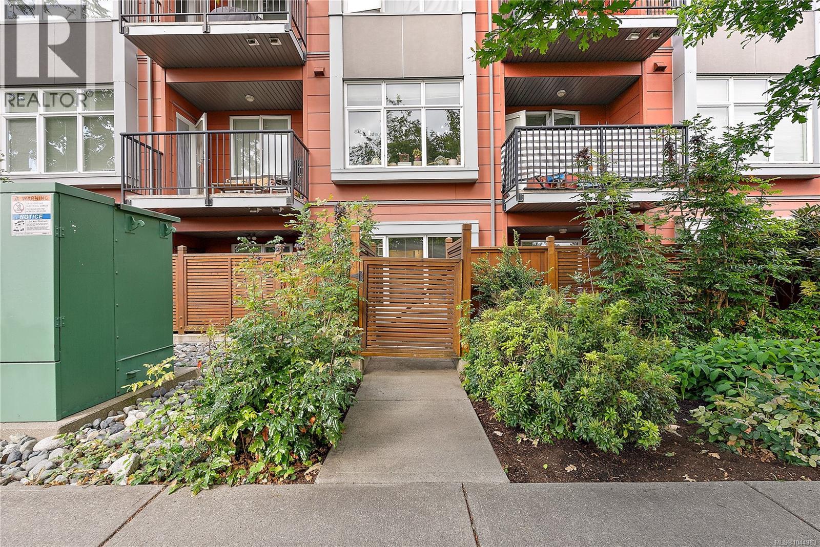 102 4030 Borden Street, Saanich
