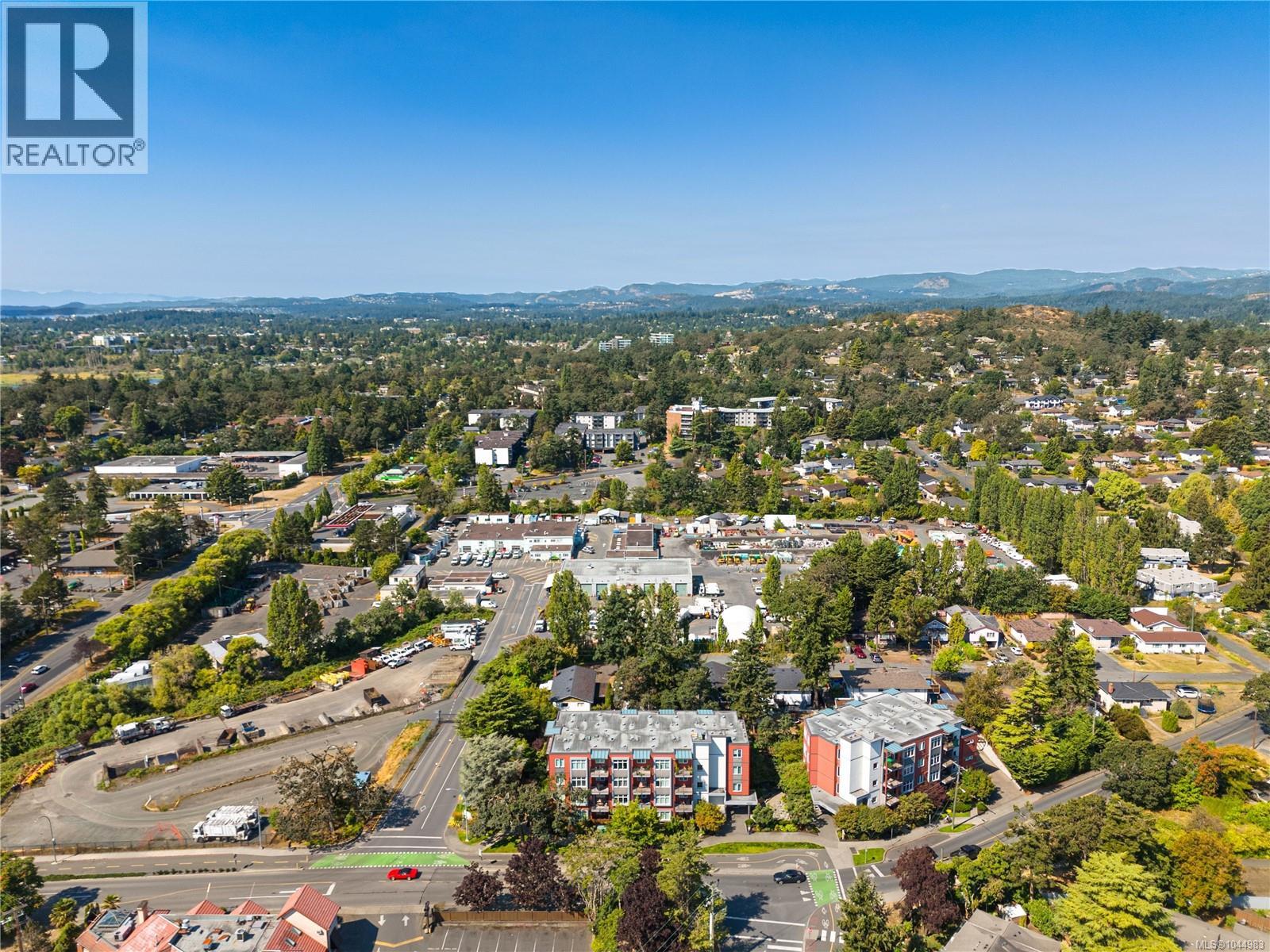 102 4030 Borden Street, Saanich