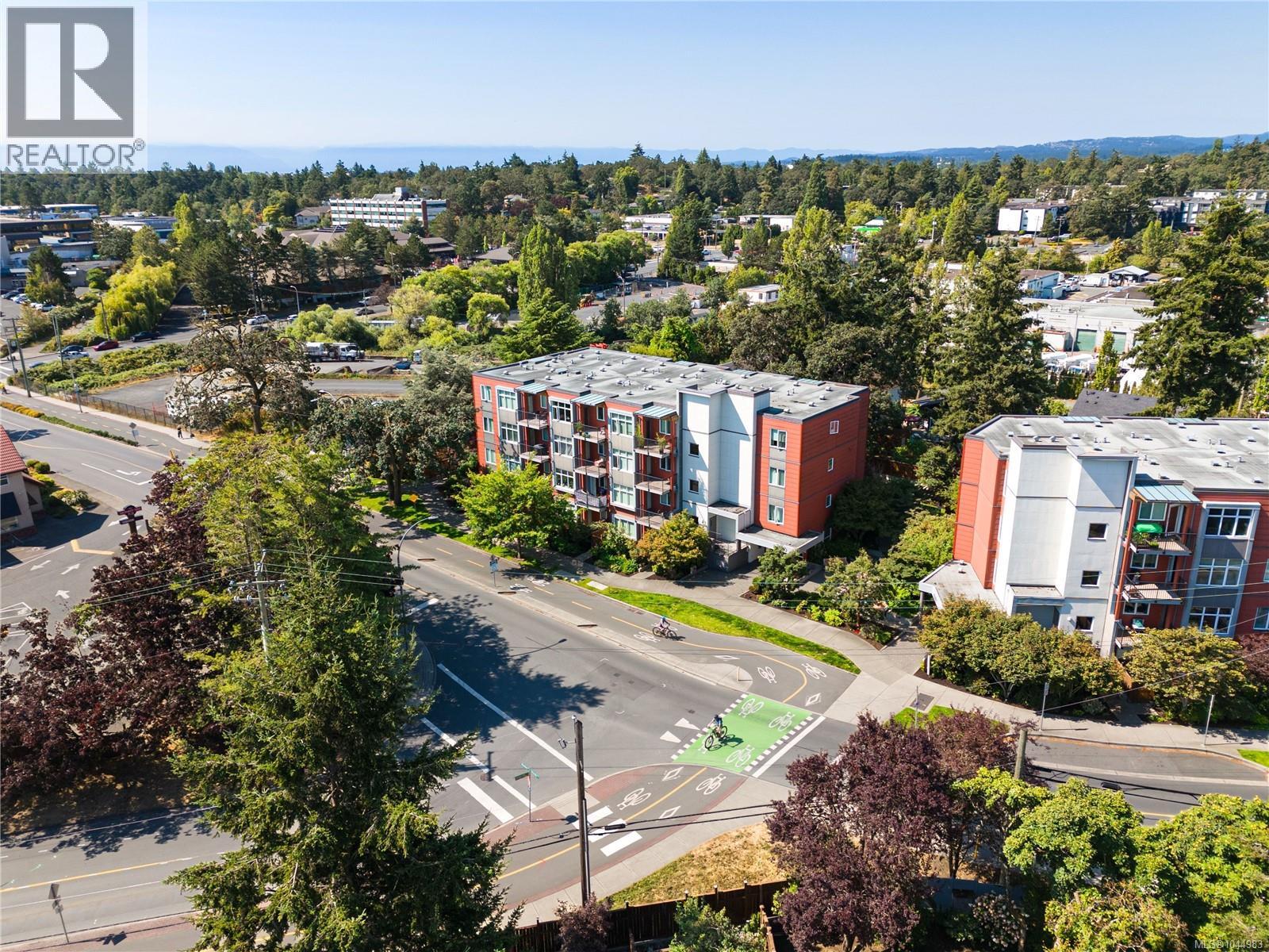 102 4030 Borden Street, Saanich