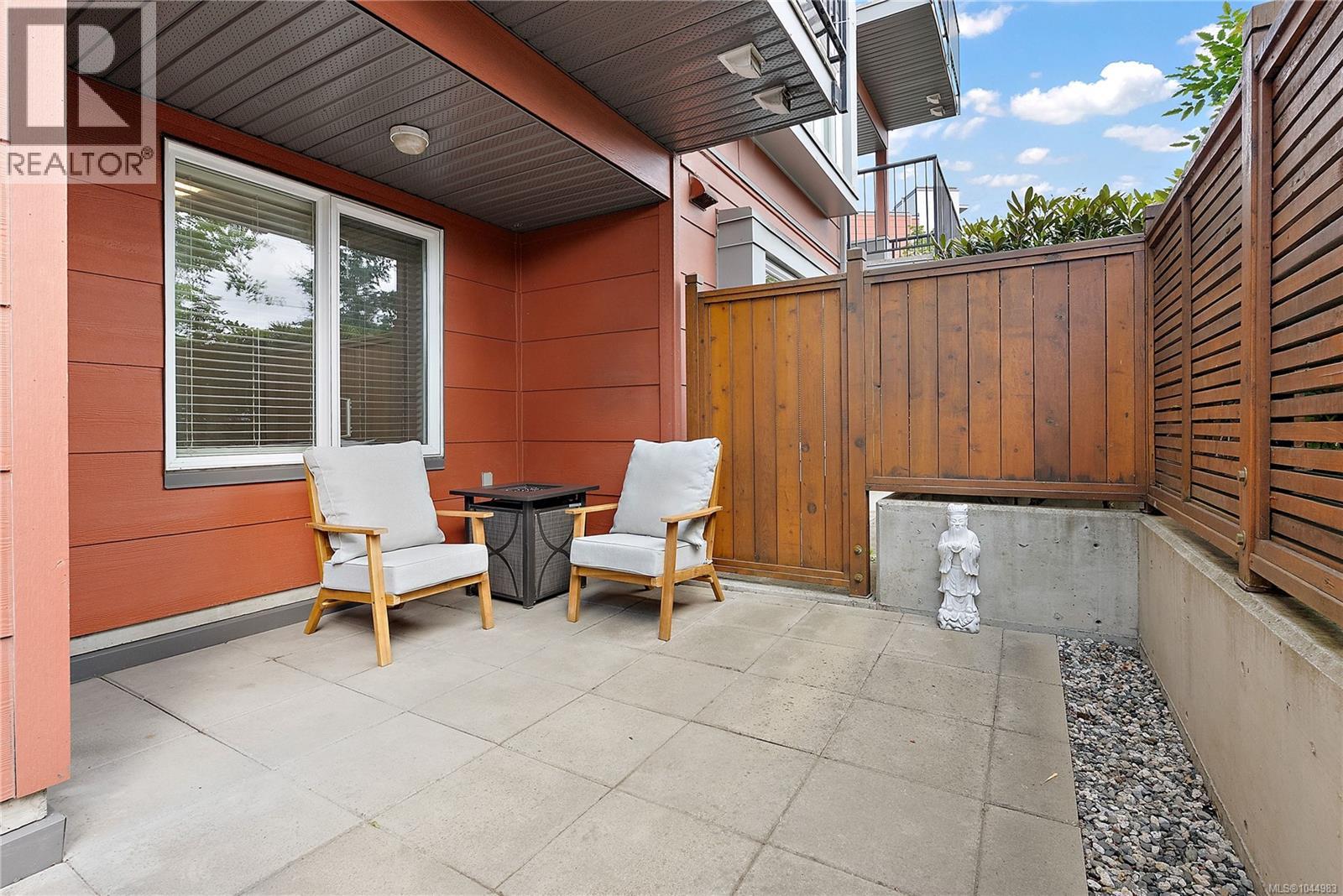 102 4030 Borden Street, Saanich