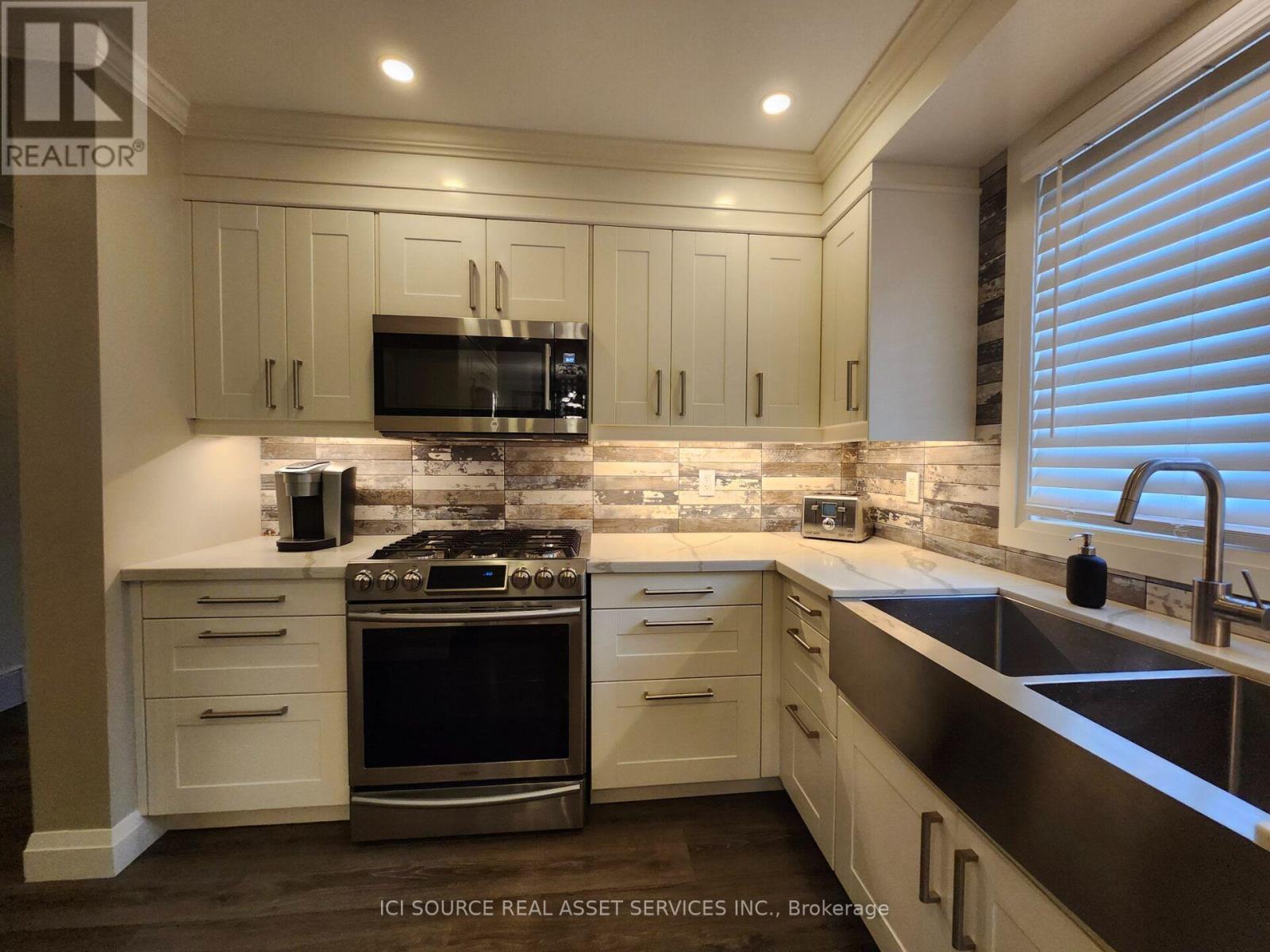 699 CASTLEGUARD CRESCENT - 3
