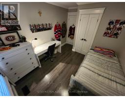 699 Castleguard Crescent, Burlington, ON L7N2W7 Photo 16