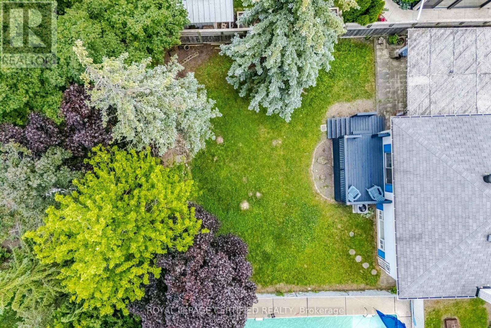 33 GRASSMERE CRESCENT - 39
