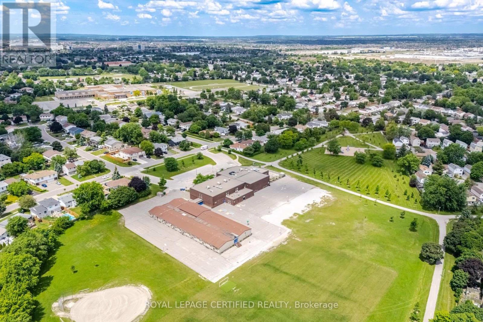 33 GRASSMERE CRESCENT - 45