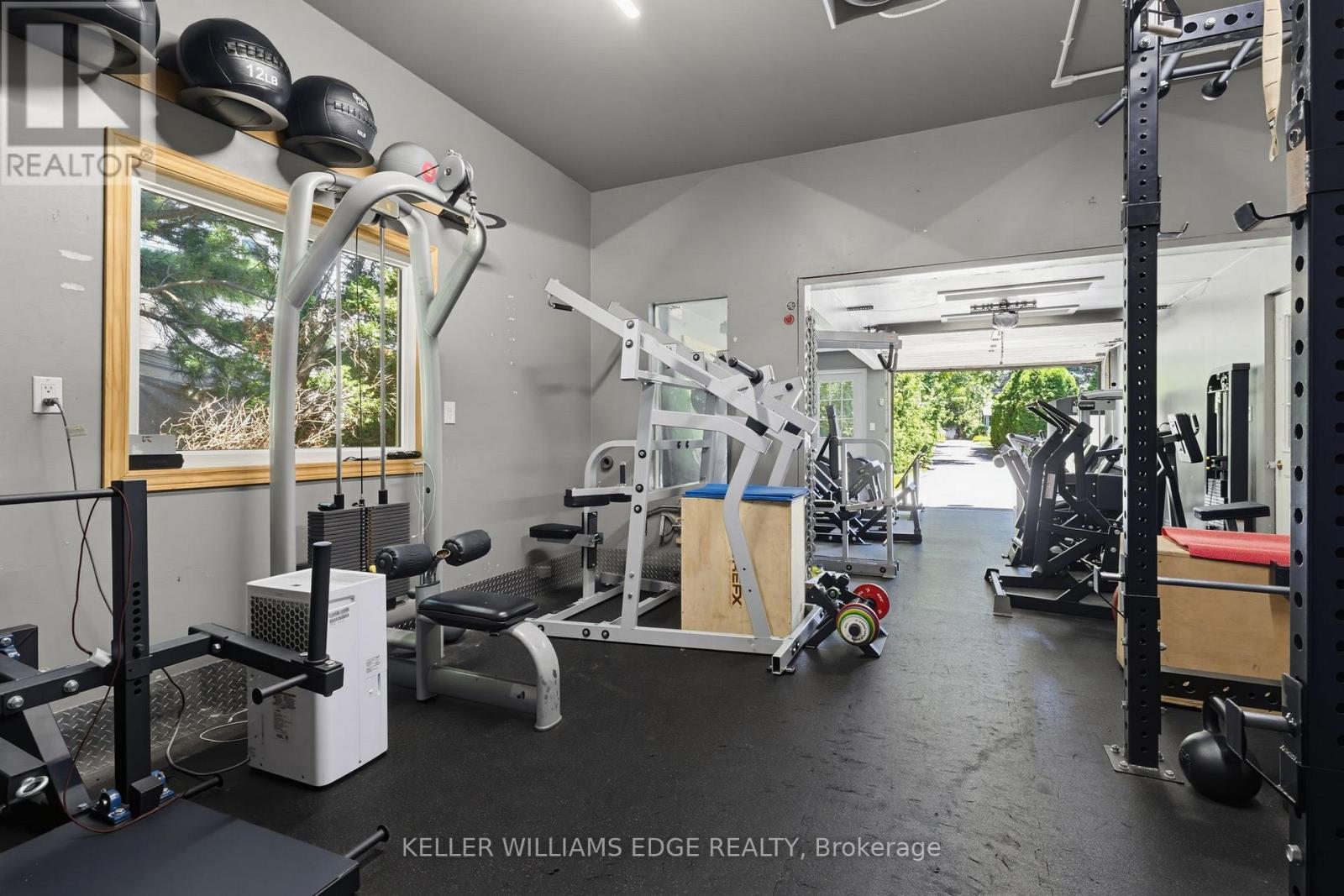 21 KERMAN AVENUE - 13