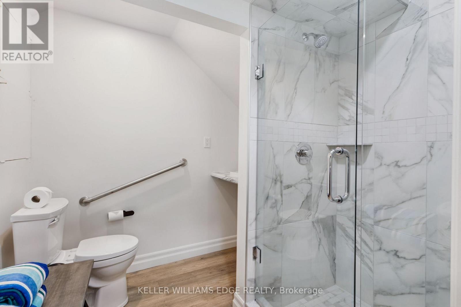 21 KERMAN AVENUE - 20