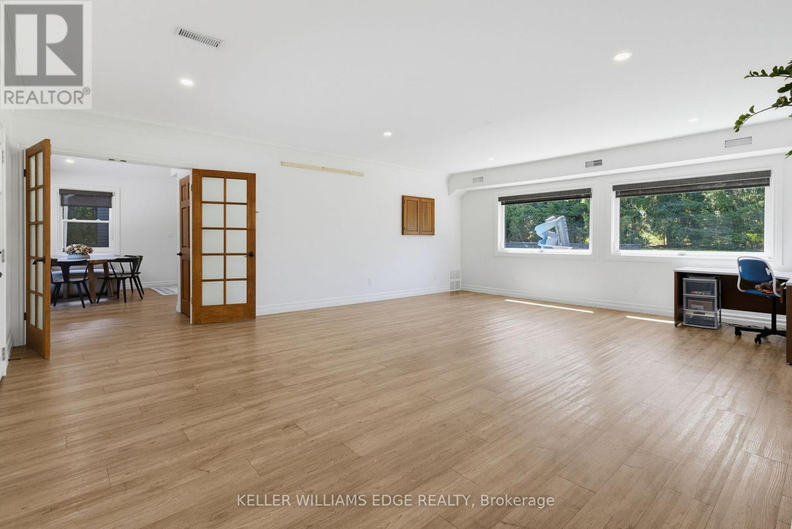 21 KERMAN AVENUE - 24