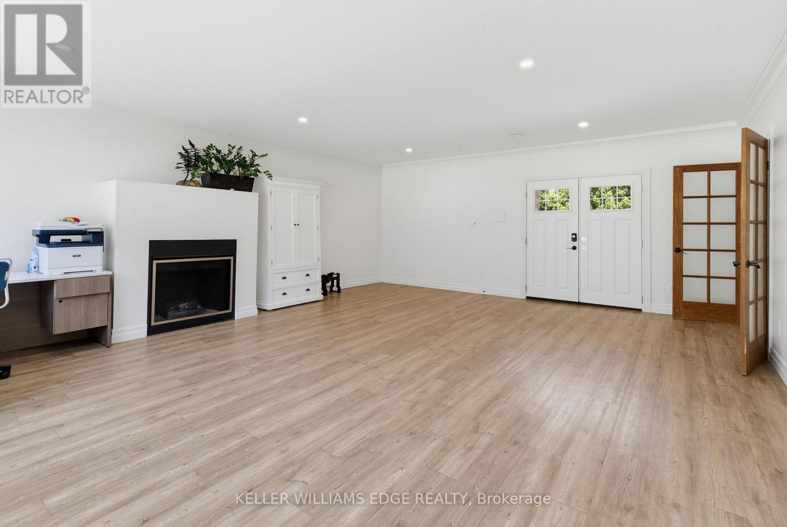 21 KERMAN AVENUE - 25