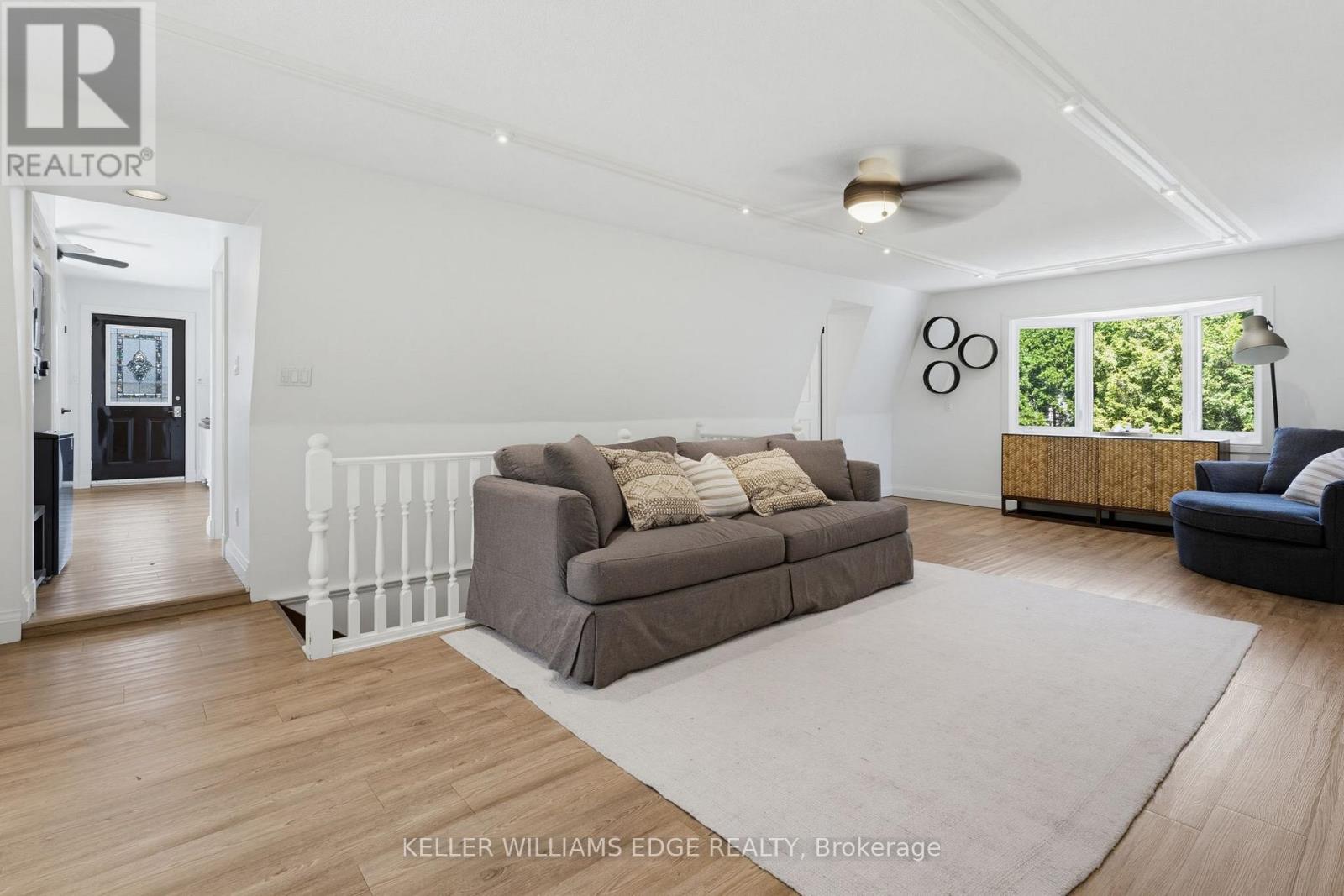 21 KERMAN AVENUE - 27