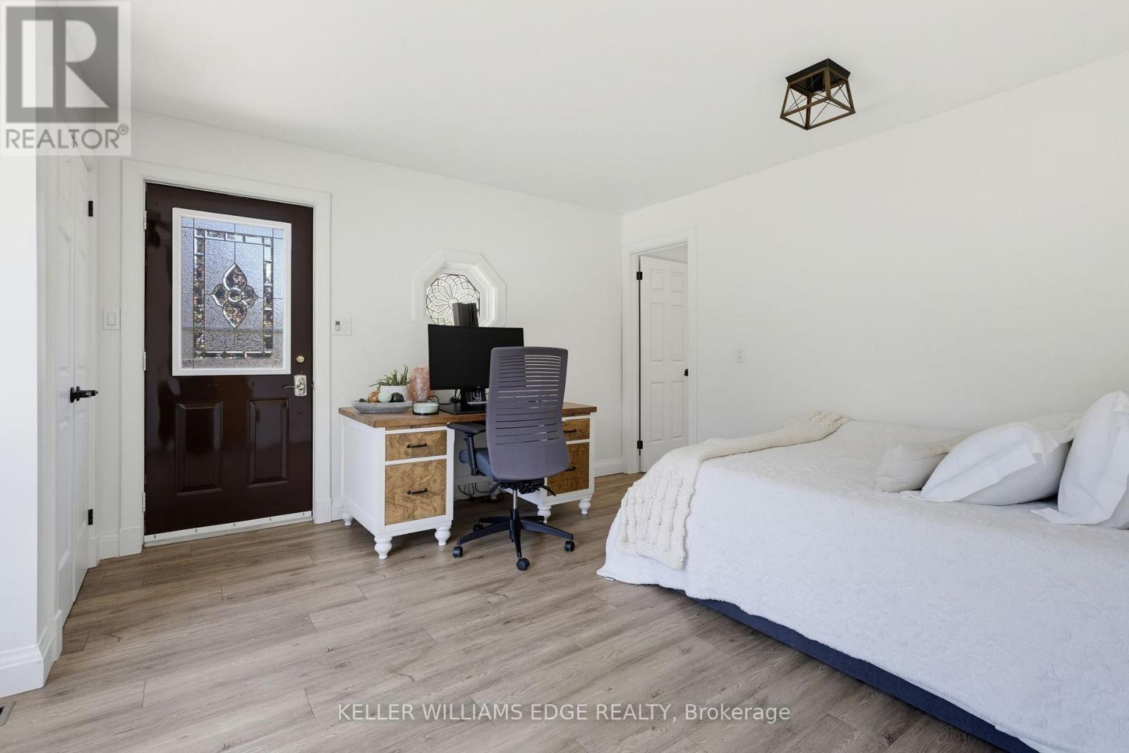 21 KERMAN AVENUE - 30