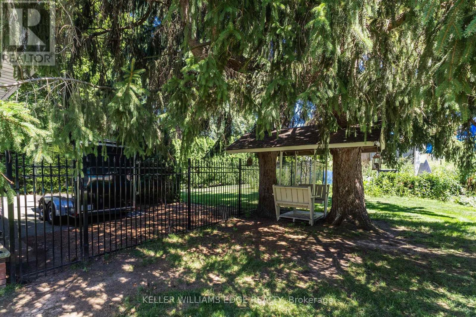 21 KERMAN AVENUE - 35