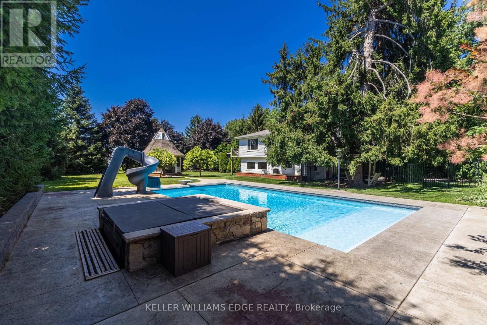 21 KERMAN AVENUE - 36