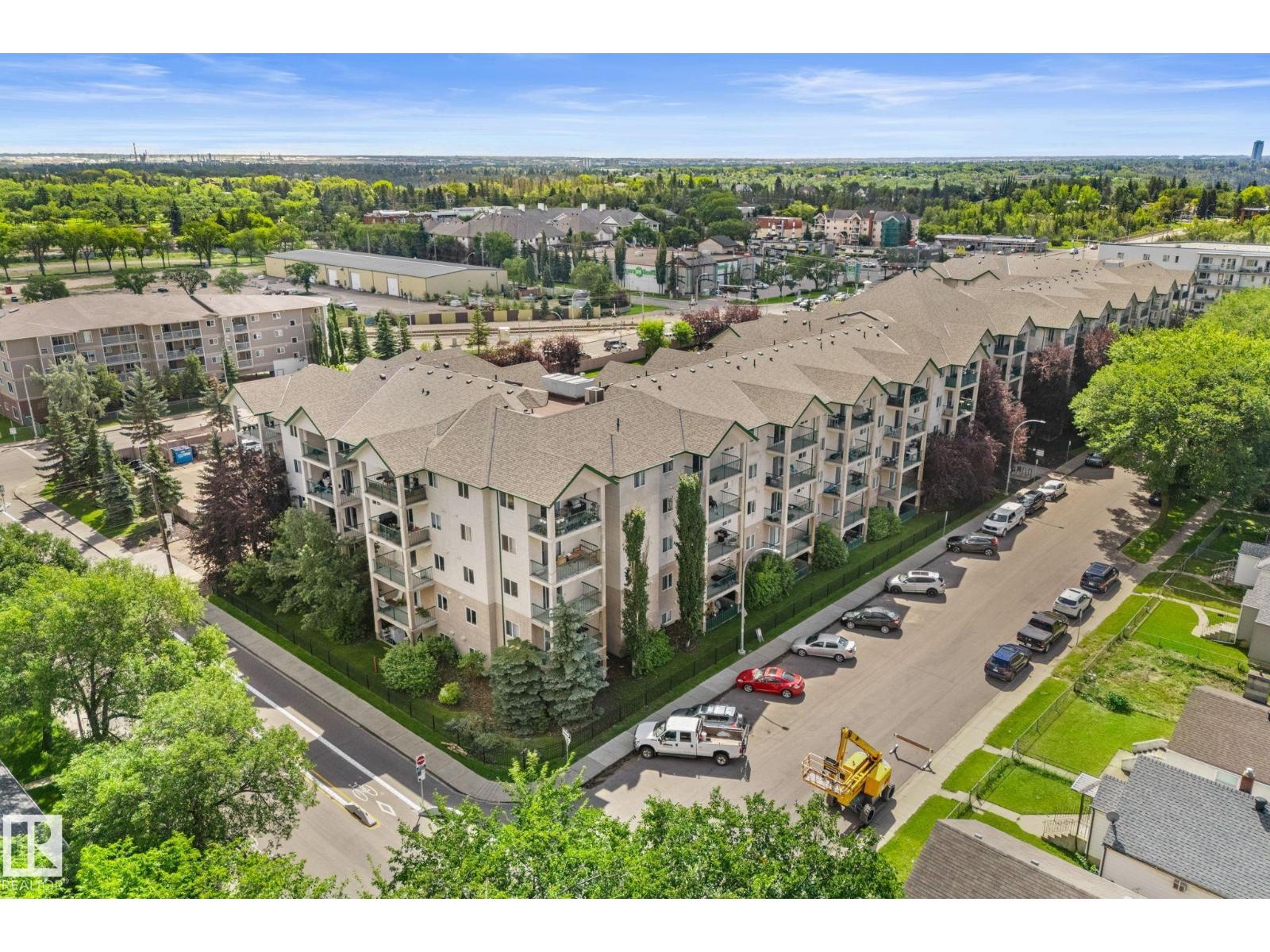 #417 11325 83 ST NW - Image 32