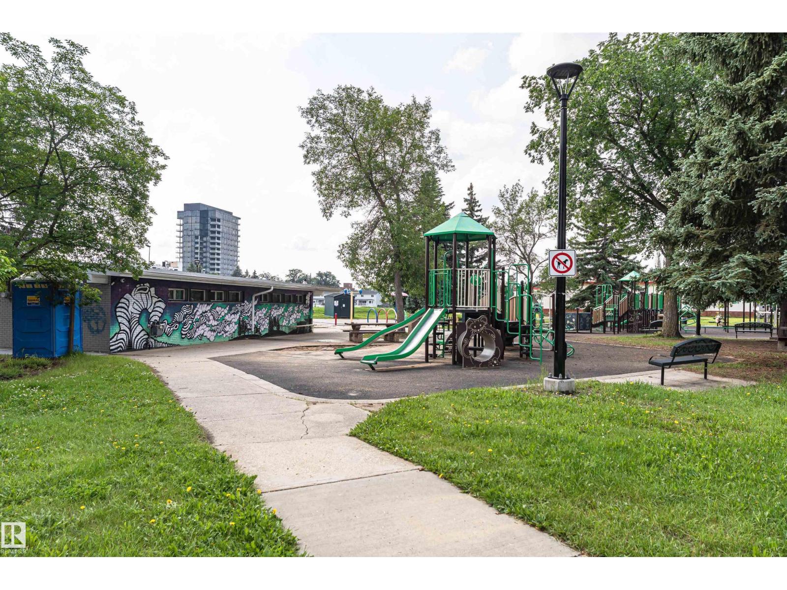 10439 144 ST NW - 75