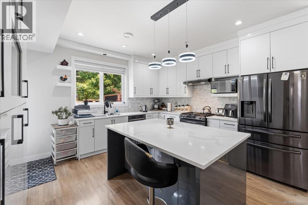 1636 Roberta Rd S - 2