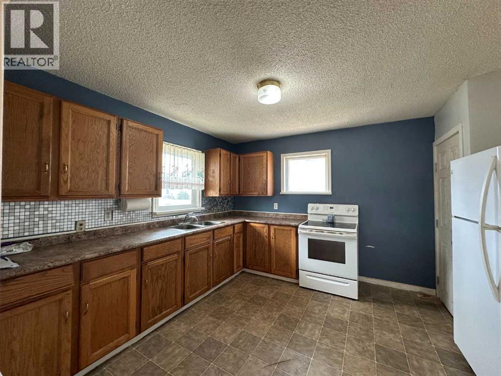 5010 44 Avenue - Image 4