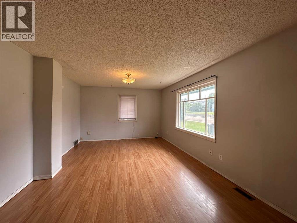 5010 44 Avenue - Image 5