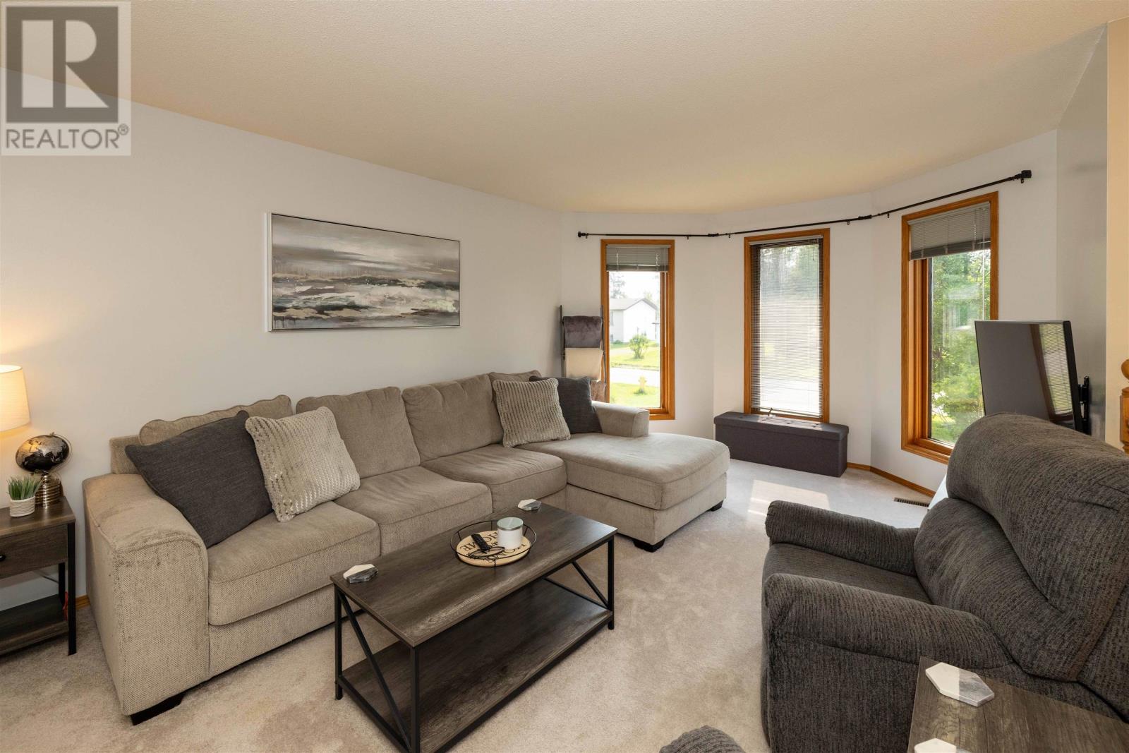 2446 Caspian ST, Thunder Bay — photo 2