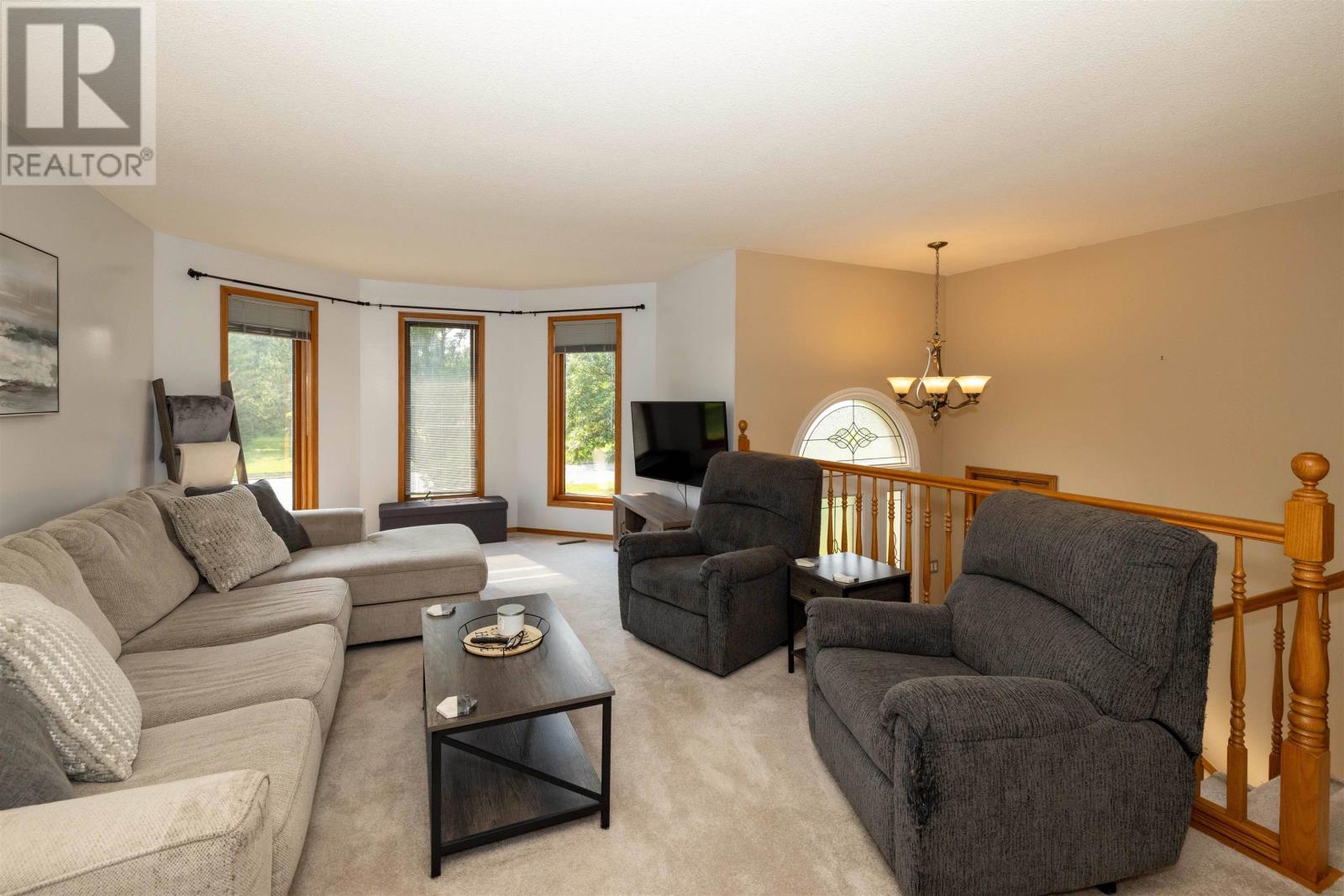 2446 Caspian ST, Thunder Bay — photo 3