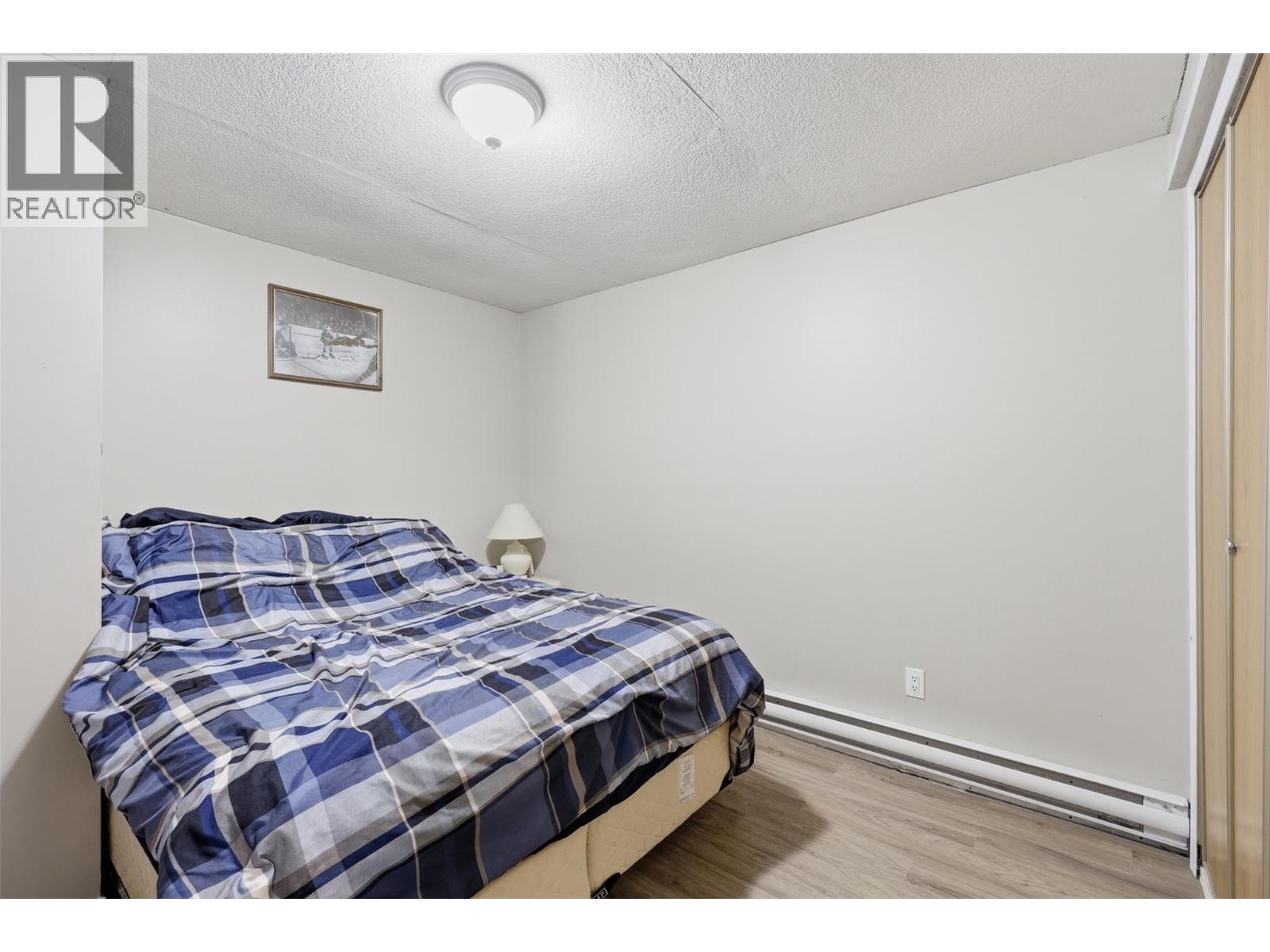 #8 1605 SUMMIT Drive - 25