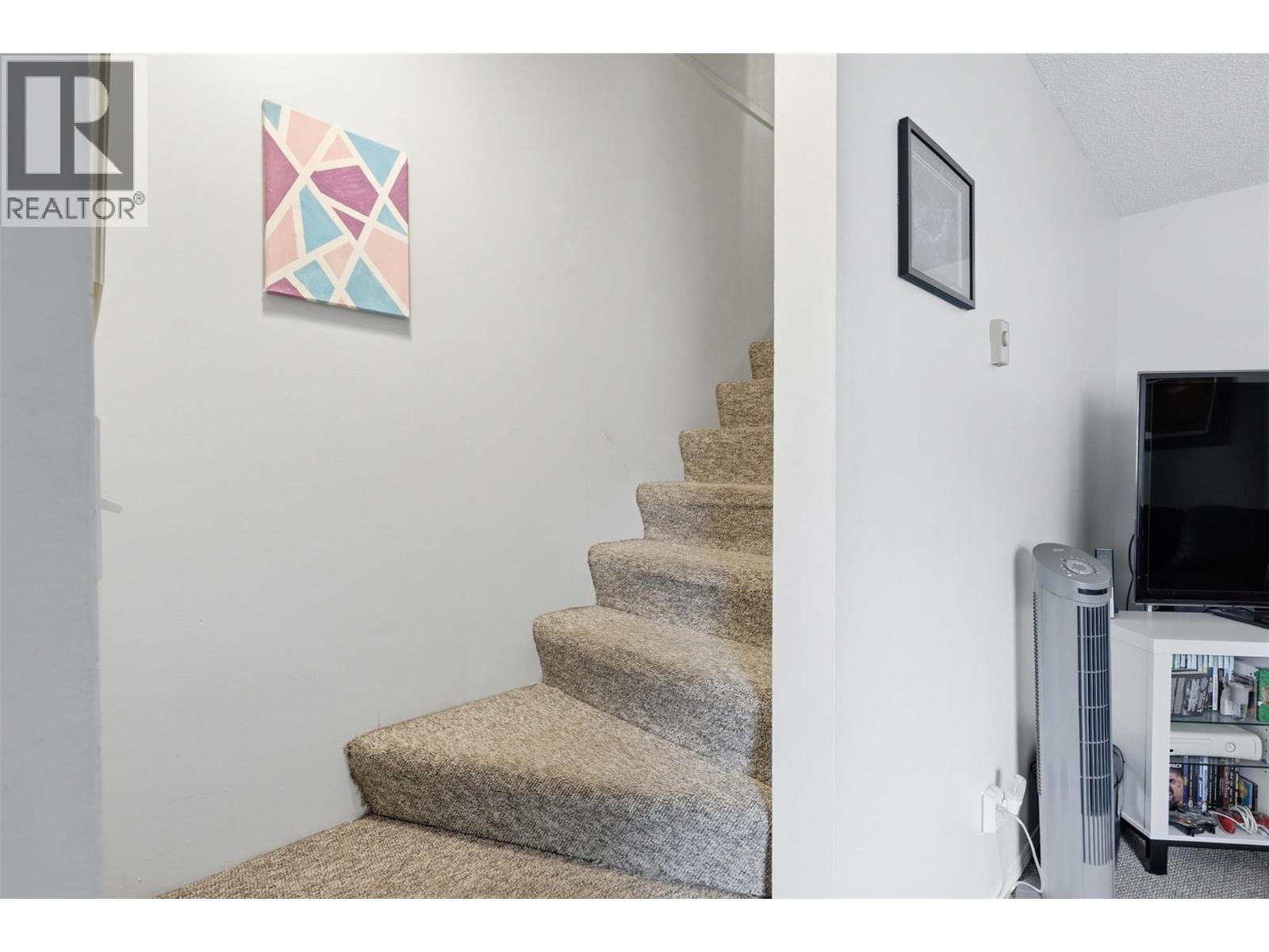 #8 1605 SUMMIT Drive - 12